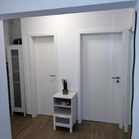 아파트 Ebenerdige Mit Grosser Terrasse In Der Naehe Des Waldes, Zum Wohlfuehlen